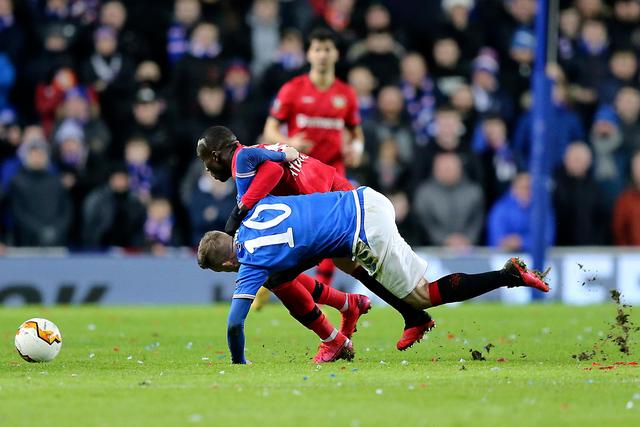 王哲林35+16上海胜同曦 贺希宁31分深圳胜北控