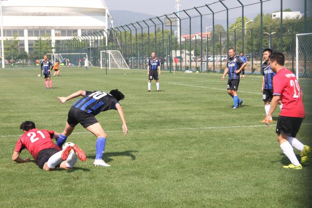 高尔夫球重庆女子公开赛挥杆 首轮彭严萱63杆破纪录领先高尔夫球重庆女子公开赛挥杆 首轮彭严萱63杆破纪录领先